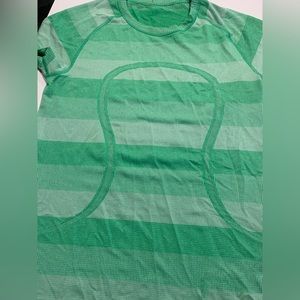 Lululemon swiftly stripped short sleeve top